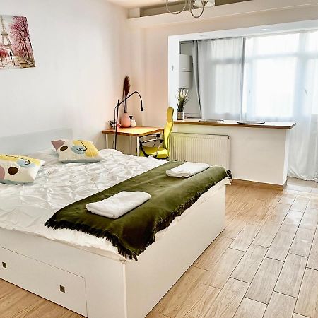 Victoriei Studio Bucharest Luaran gambar